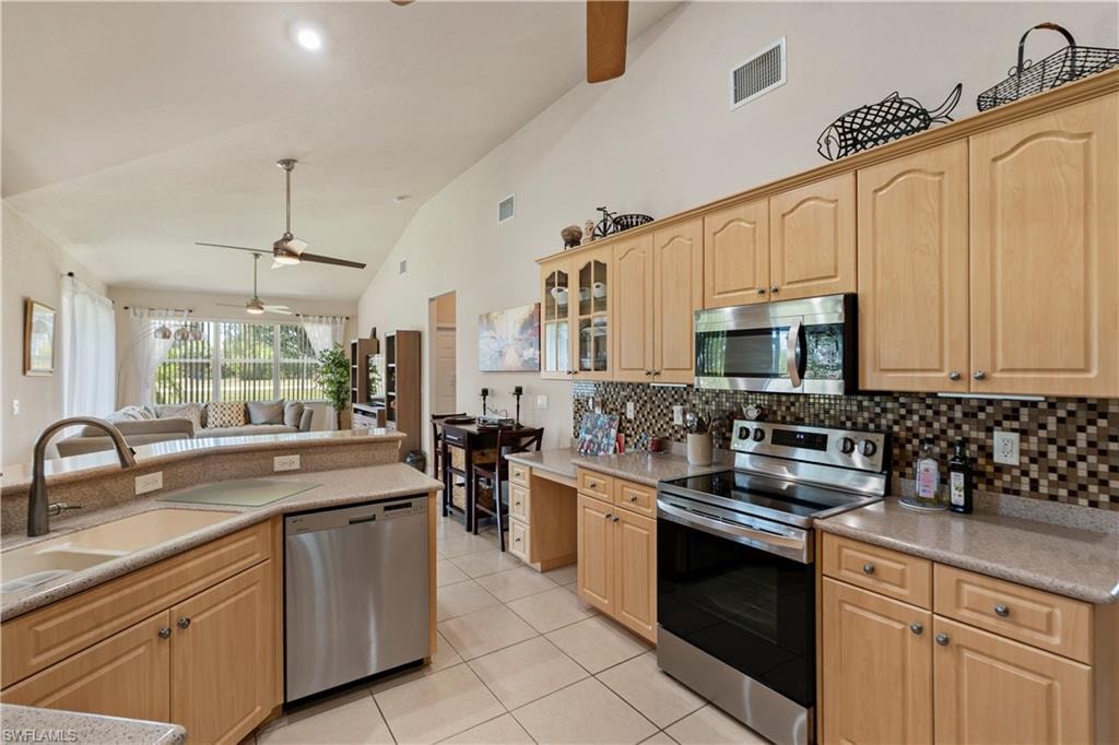 126 SW 39th PL photo 9