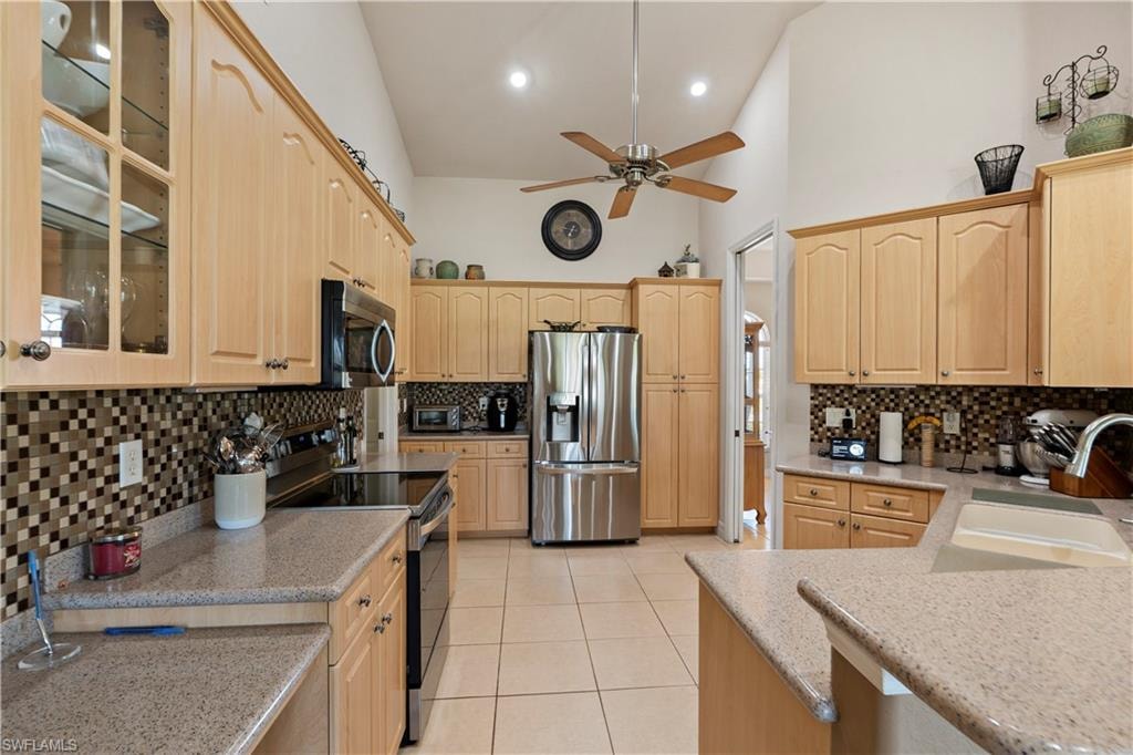 126 SW 39th PL photo 8