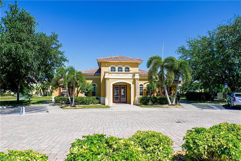 4113 residence DR 211