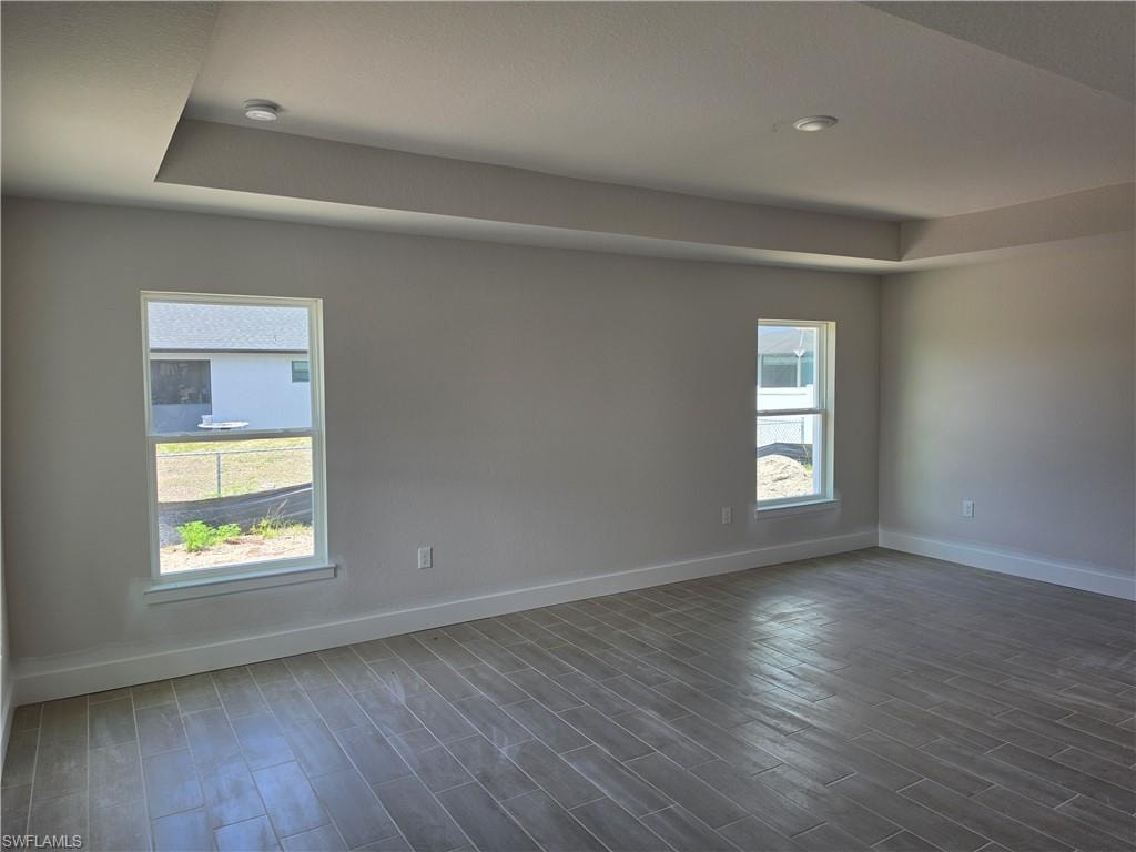 Tray ceiling with recessed lighting