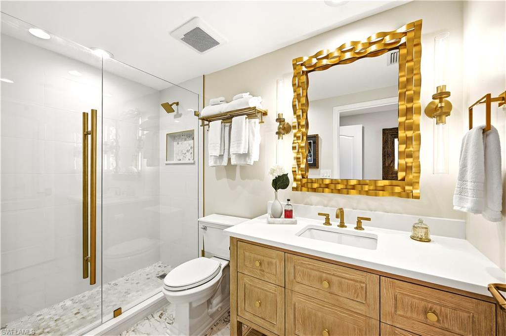 On suite 2nd bath