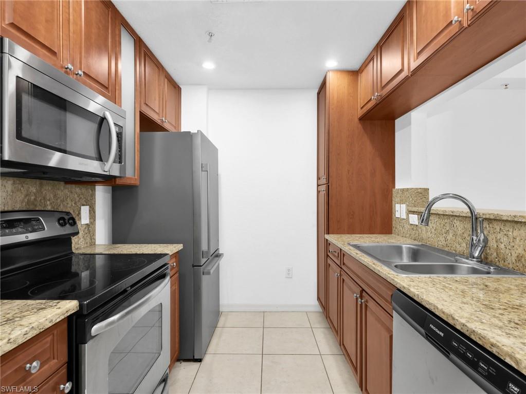 23501 Alamanda DR 102 photo 9