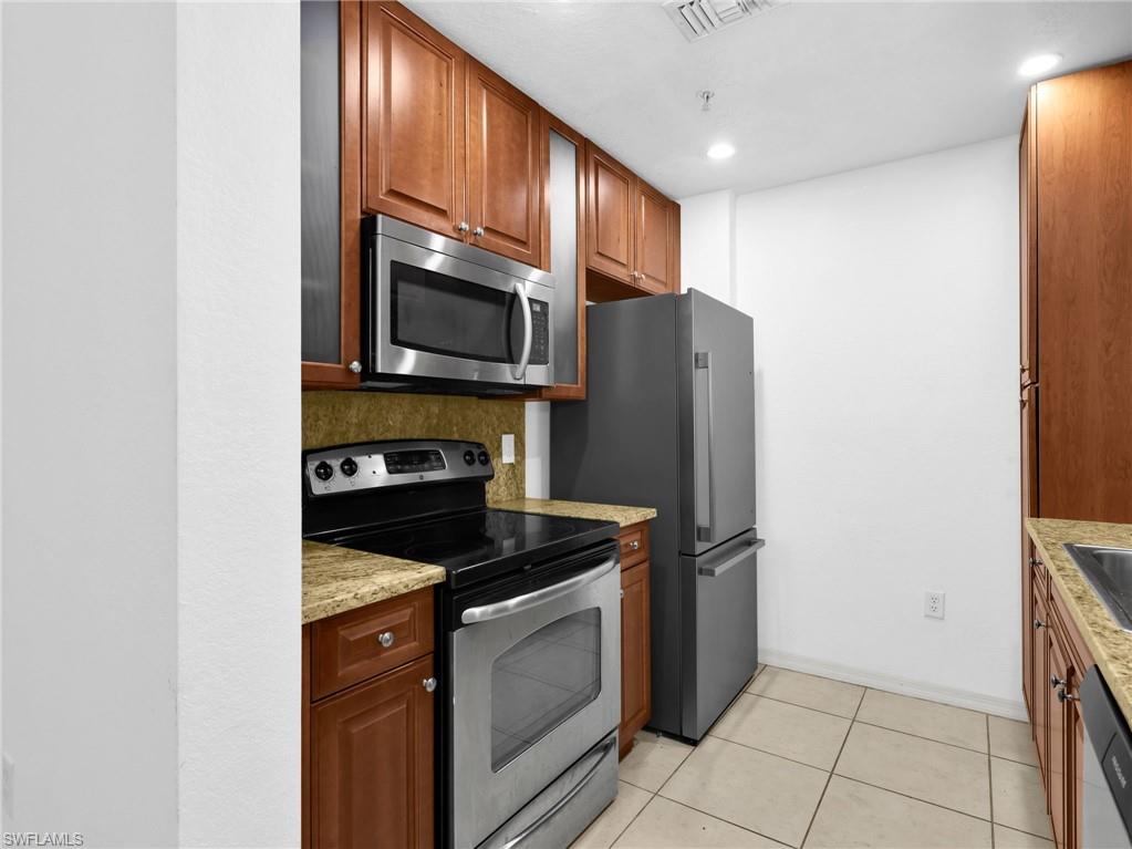 23501 Alamanda DR 102 photo 10