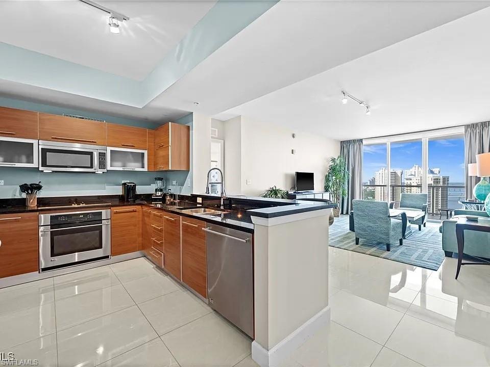 3000 Oasis Grand BLVD 2402 photo 9