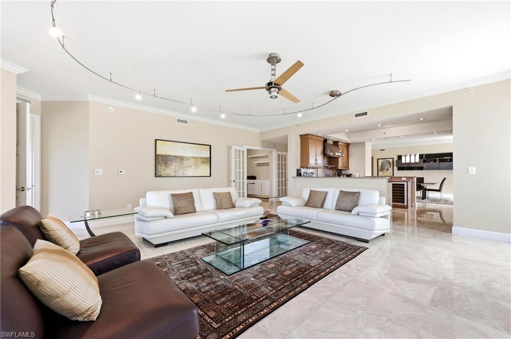 265 Indies WAY 701 photo 9