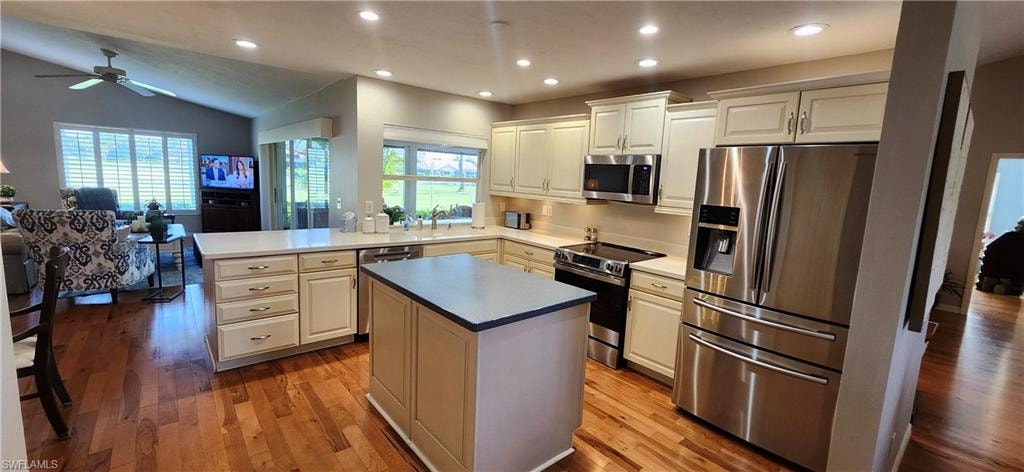1417 Foxfire LN