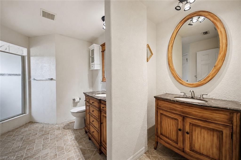 20 Hampton AVE photo 14