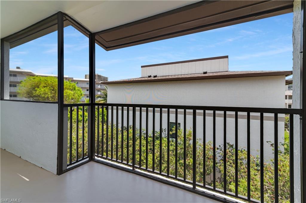 PRIMARY BEDROOM SCREENED BALCONY