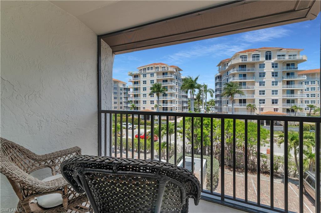 GUEST BEDROOM SCREENED BALCONY