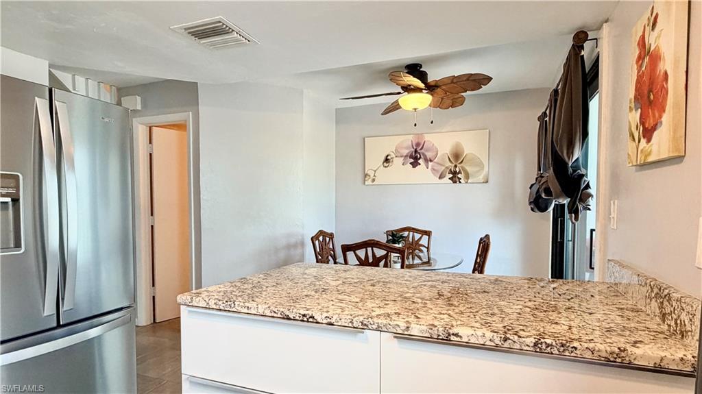KITCHEN | ISLAND | BREAKFAST BAR