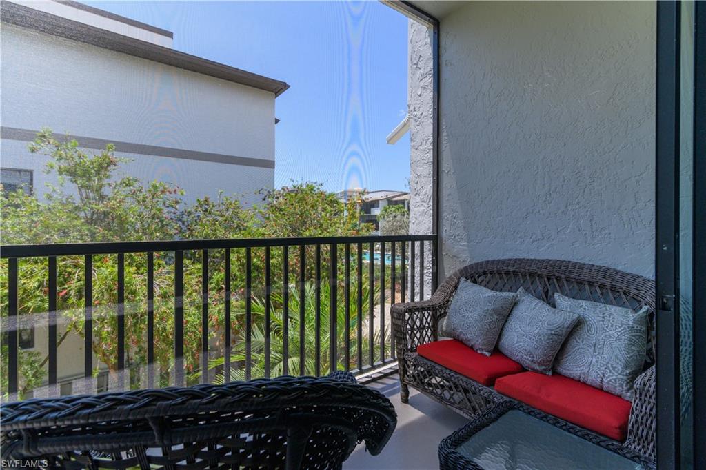 LIVING ROOM SCREENED BALCONY