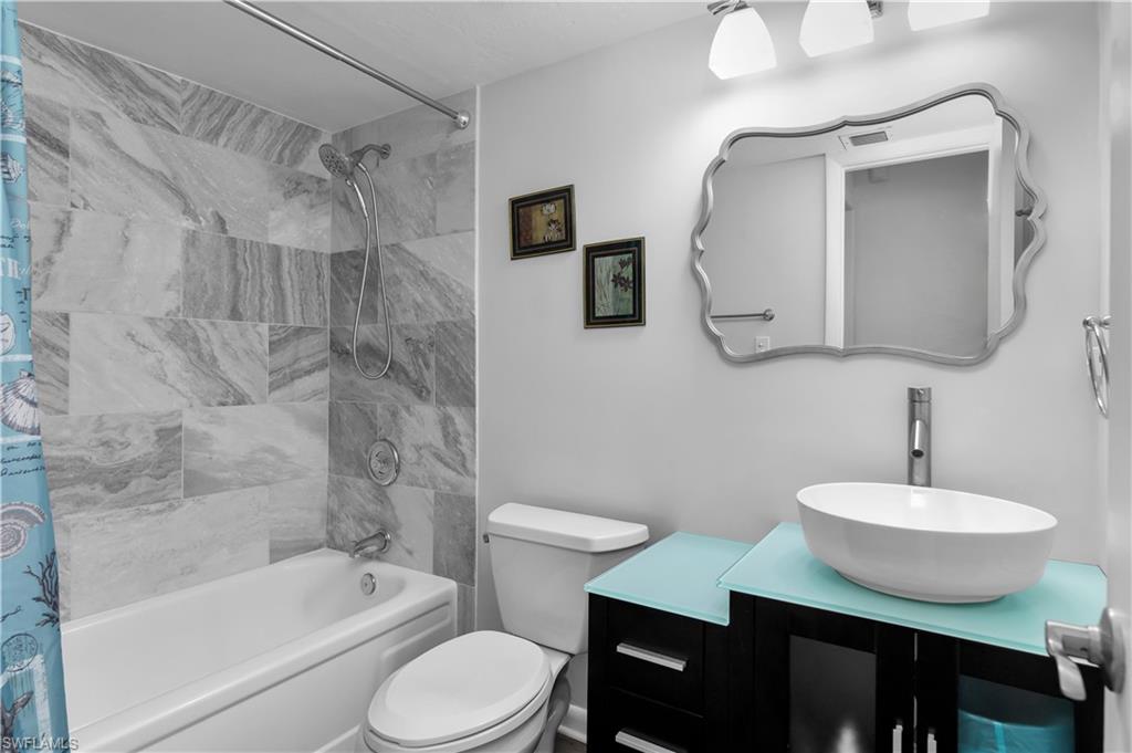 GUEST FULL BATHROOM