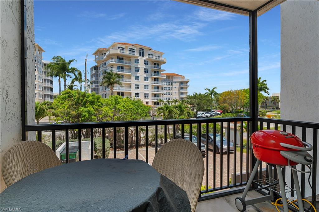 KITCHEN SCREENED BALCONY
