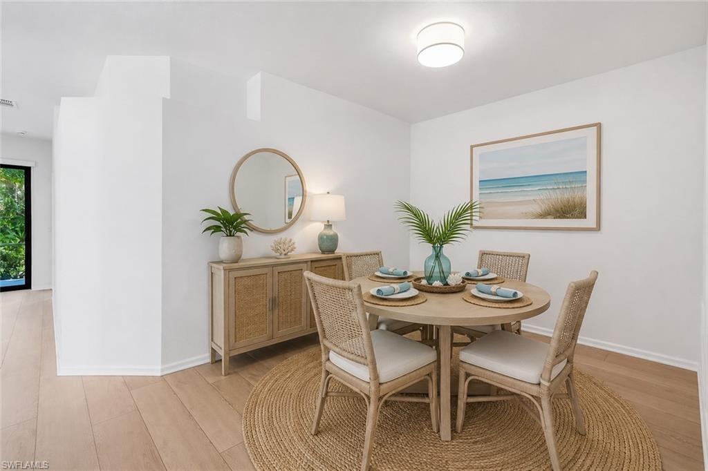 VIRTUALLY STAGED DINING EATING AREA