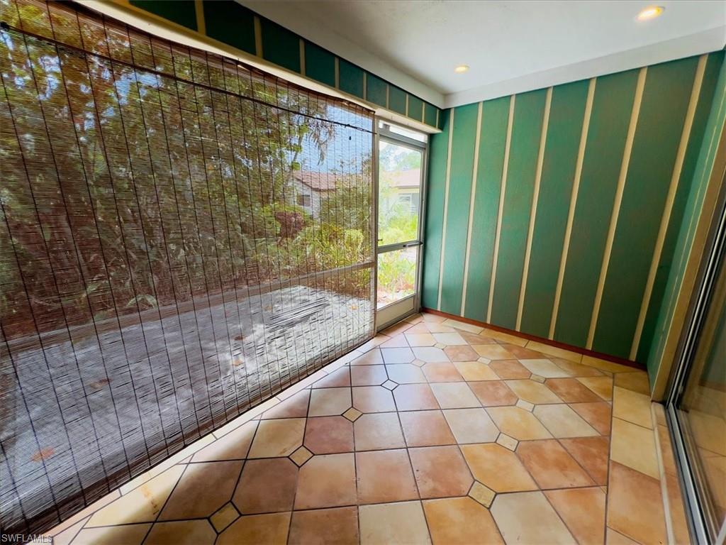 Bonus screened-in Lanai off Living Room