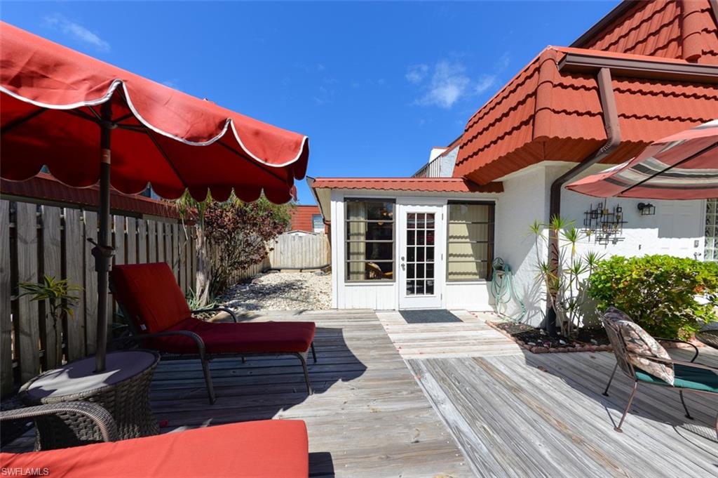 Large Private Courtyard with Patio Tables, Umbrellas and lounge chairs. Your Private Slice of Paradise in the Sun!