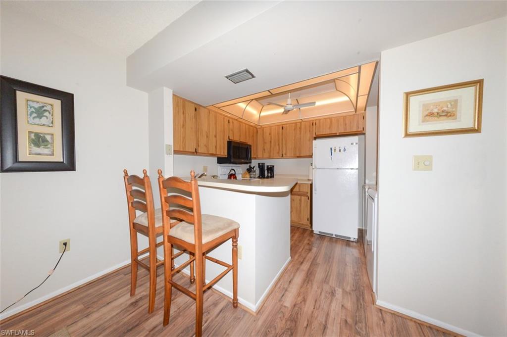 Kitchen shows Breakfast Bar
