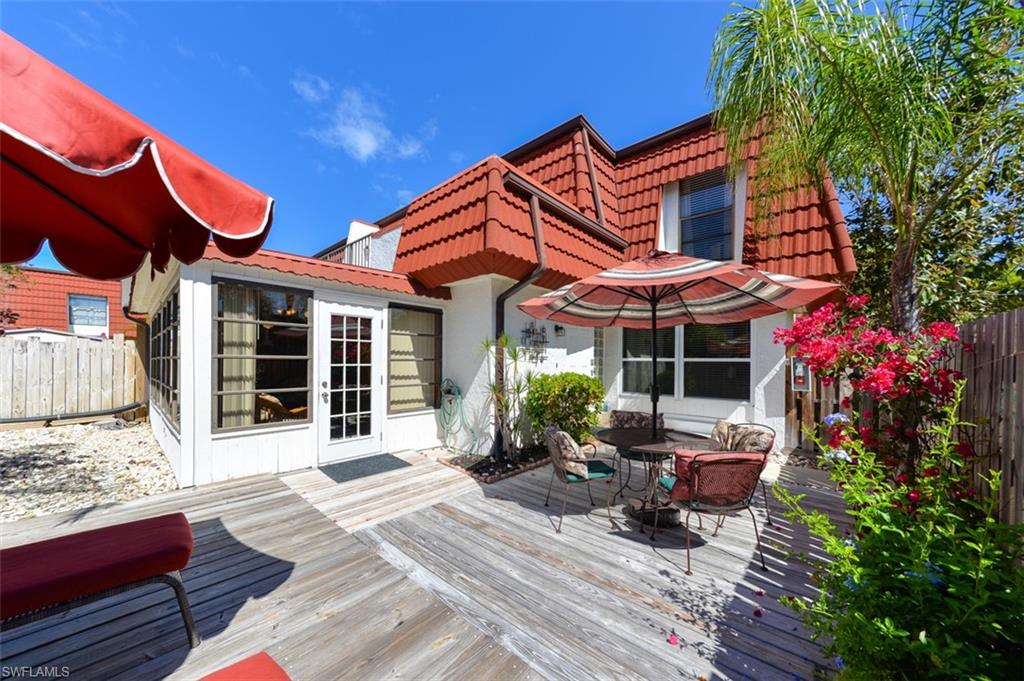 Large Private Courtyard with Patio Tables, Umbrellas and lounge chairs. Your Private Slice of Paradise in the Sun!