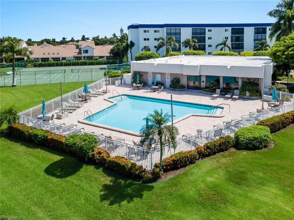 555 Park Shore DR B302 photo 14
