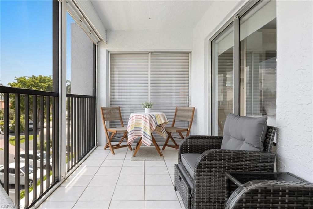 555 Park Shore DR B302 photo 11