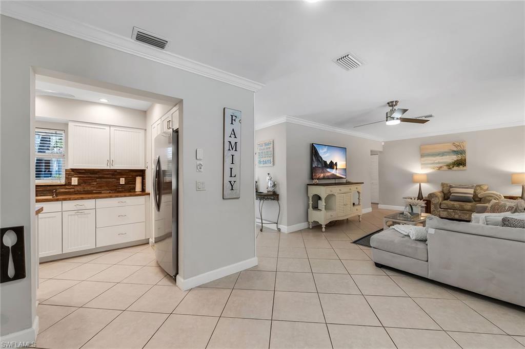 146 Greenbrier ST photo 9