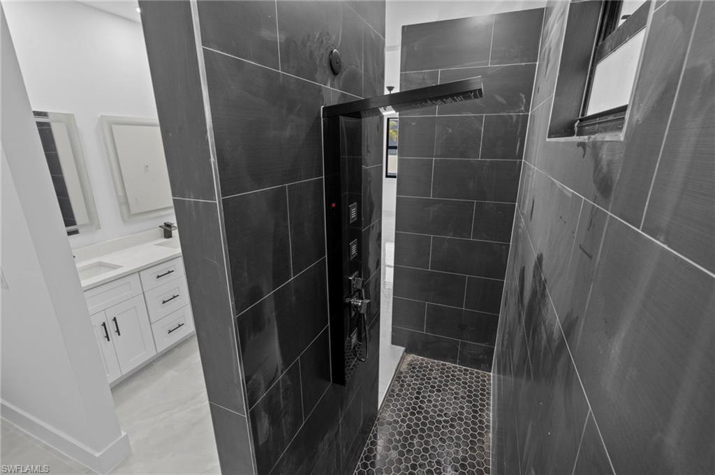 Dual Entry Shower