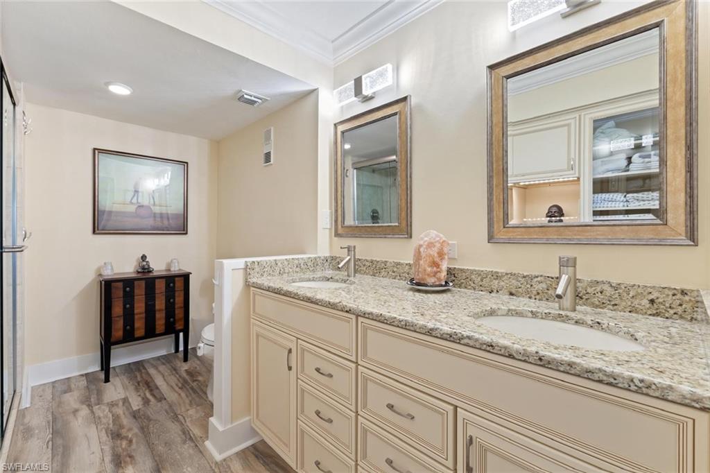 555 Park Shore DR B513 photo 11
