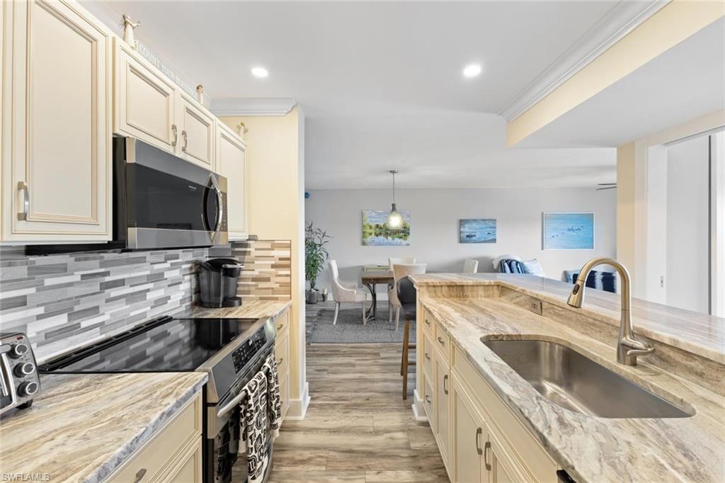 555 Park Shore DR B513 photo 8