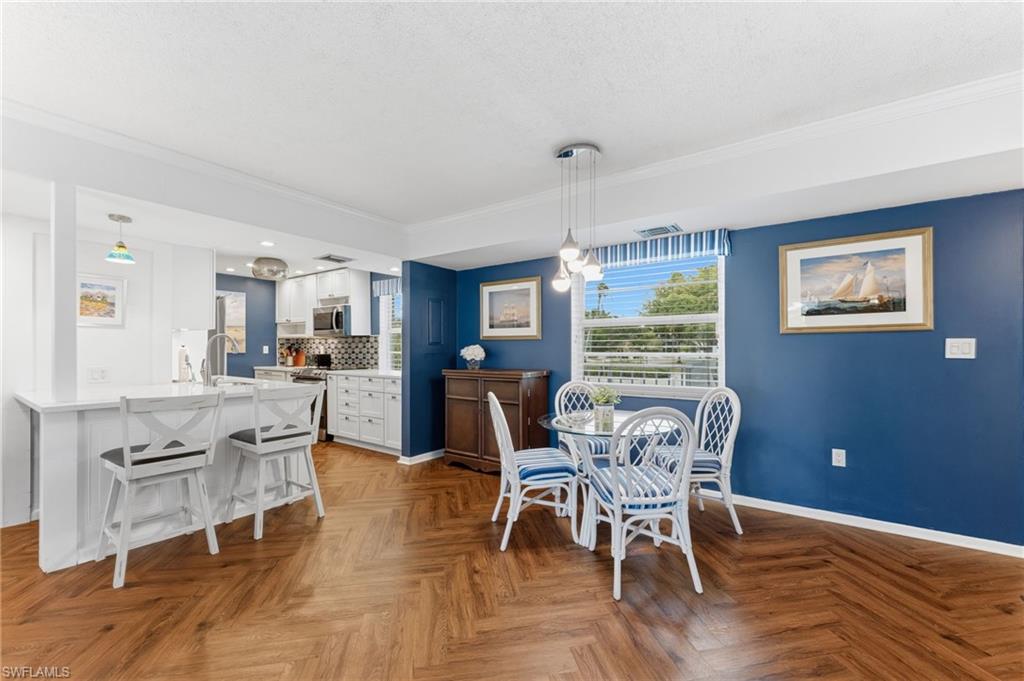 1100 Little Neck CT F52
