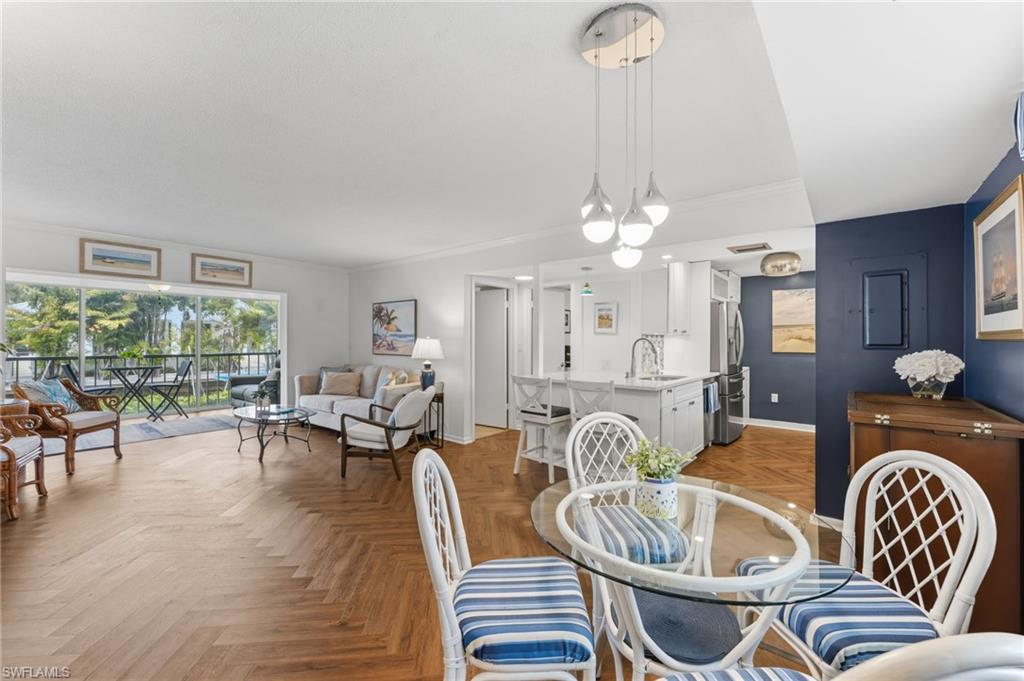 1100 Little Neck CT F52