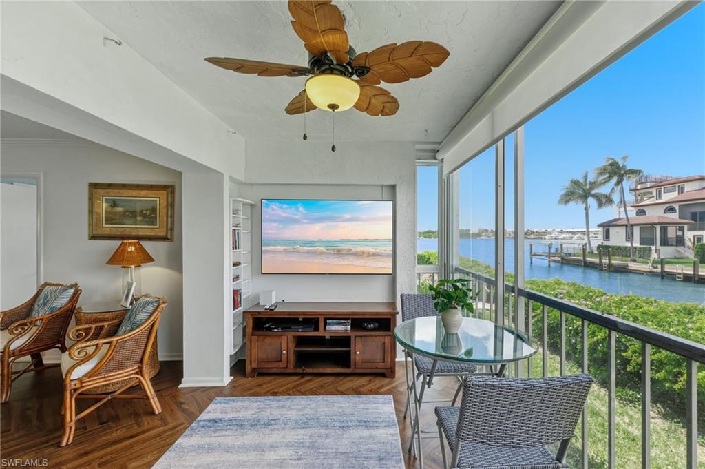 1100 Little Neck CT F52