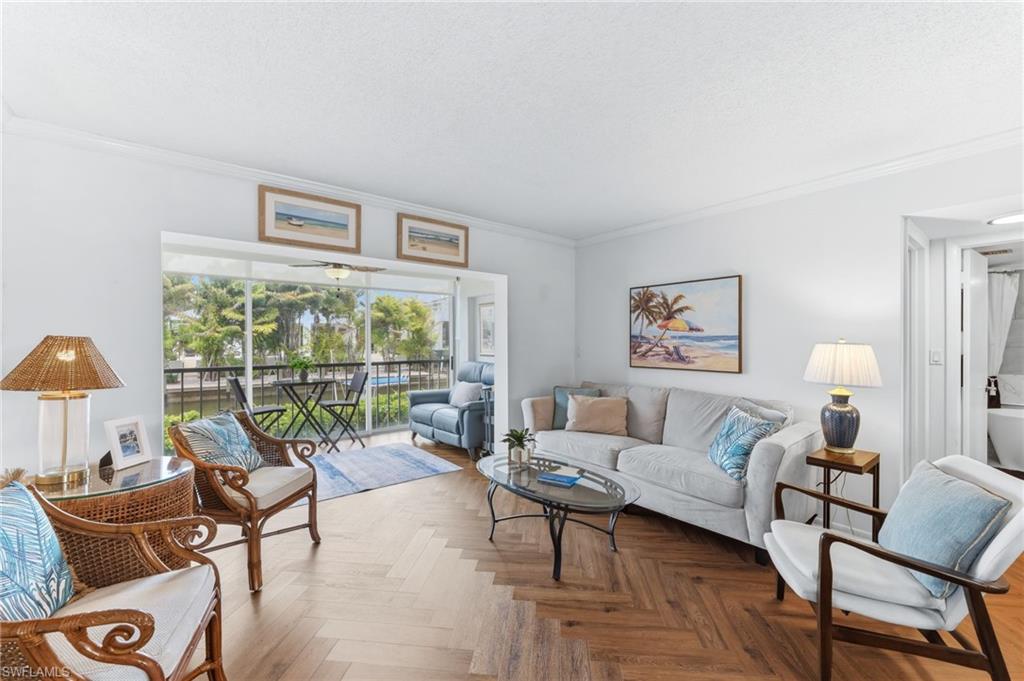 1100 Little Neck CT F52