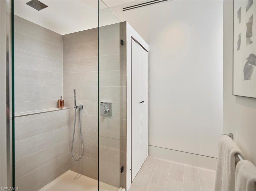 Upper En Suite
