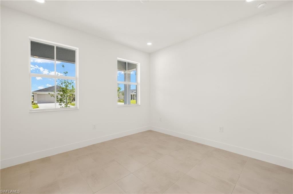 Additional bedroom (1st floor)