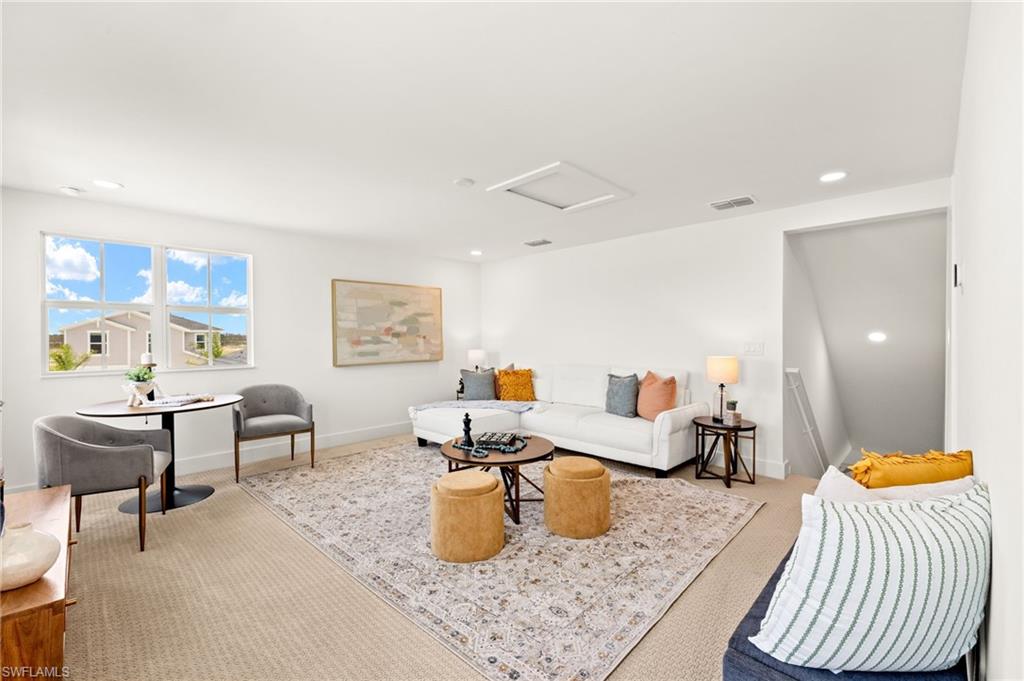 Loft space (2nd floor)
