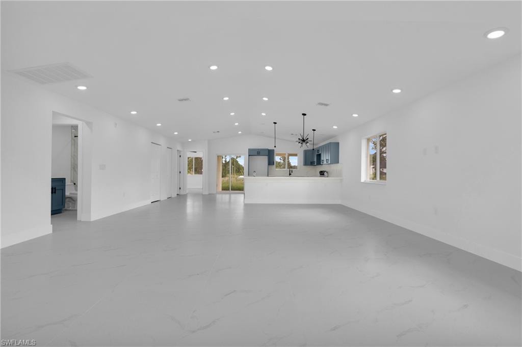 875 Cervantes ST E photo 12
