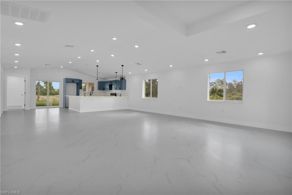 875 Cervantes ST E photo 9