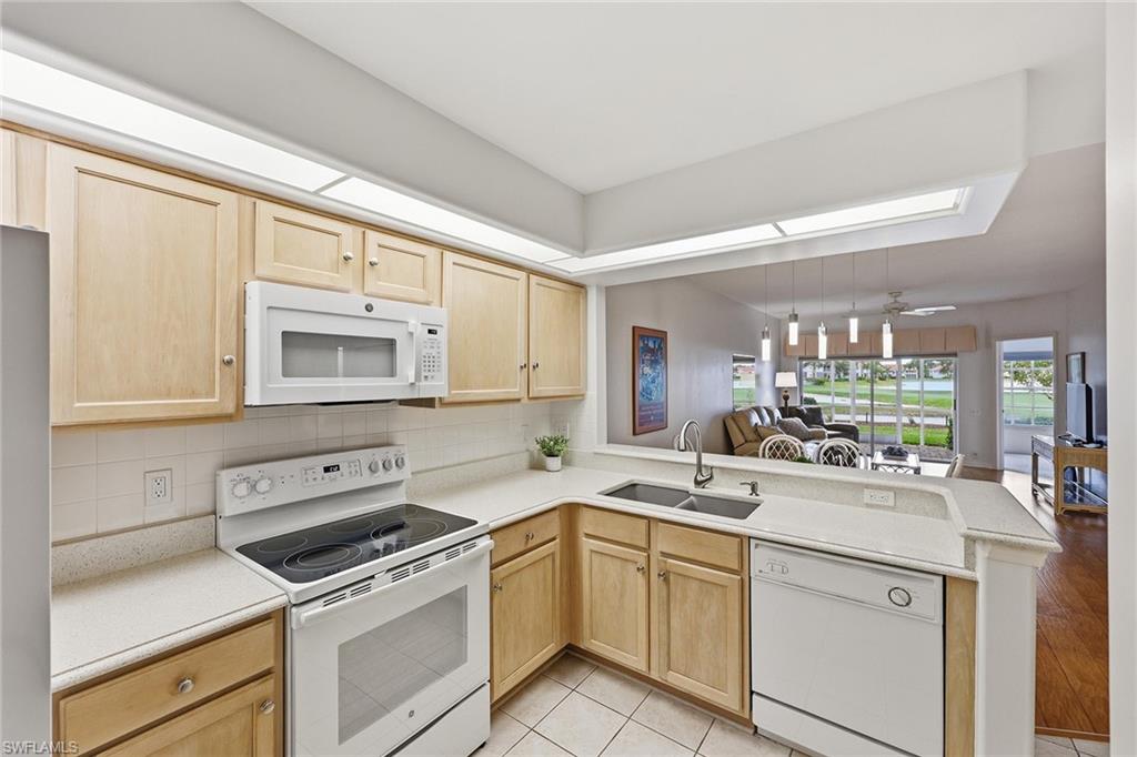 28072 Cavendish CT 2204 photo 8