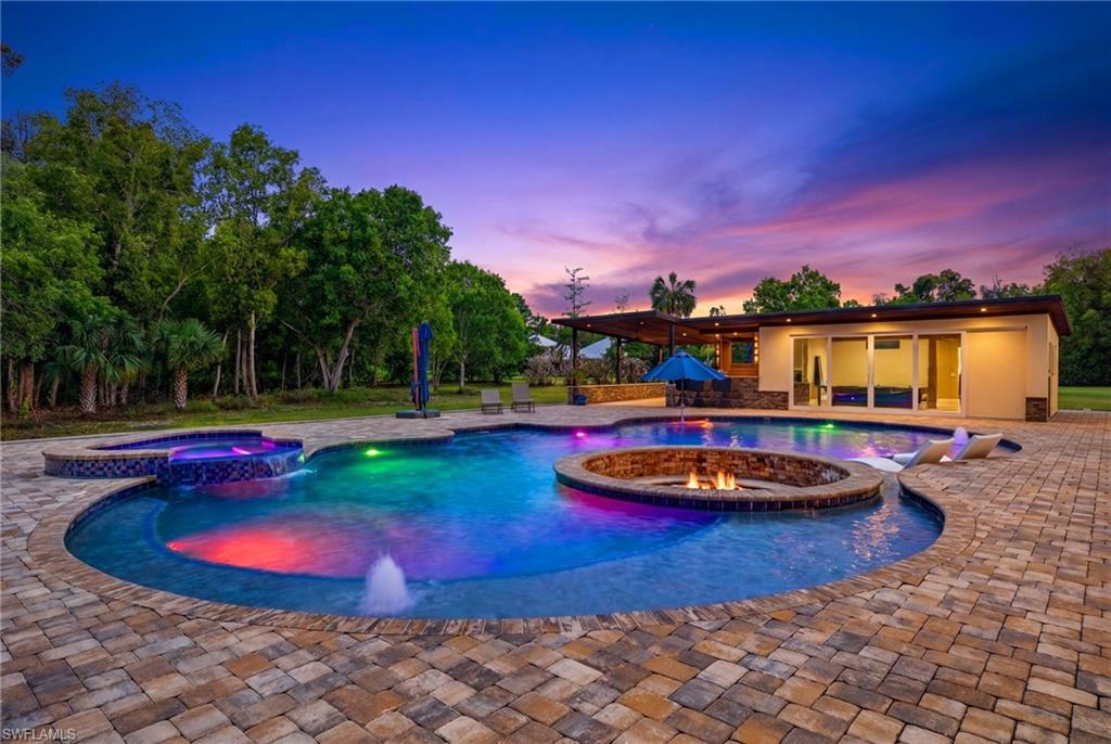Resort Style Pool/ Spa/ Fire Pit
