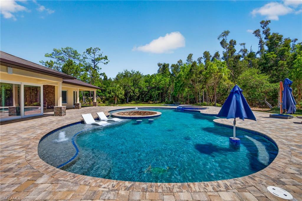 Resort Style Pool/ Spa/ Fire Pit