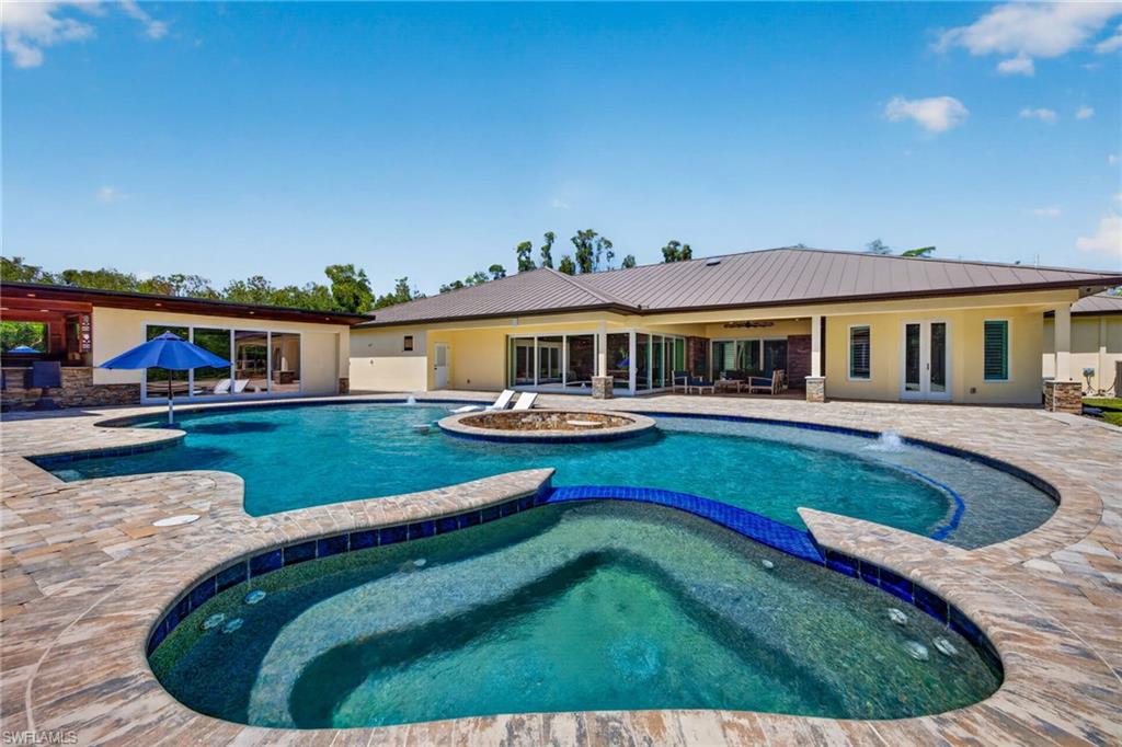 Resort Style Pool/ Spa/ Fire Pit