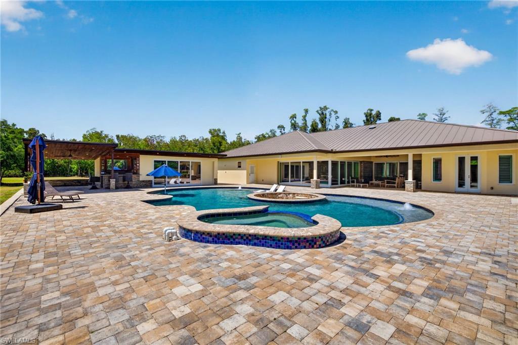 Resort Style Pool/ Spa/ Fire Pit