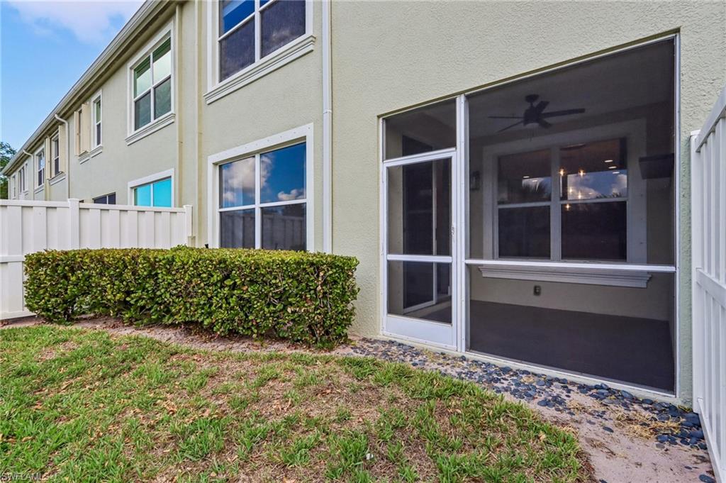 1410 Mariposa CIR 102 photo 13