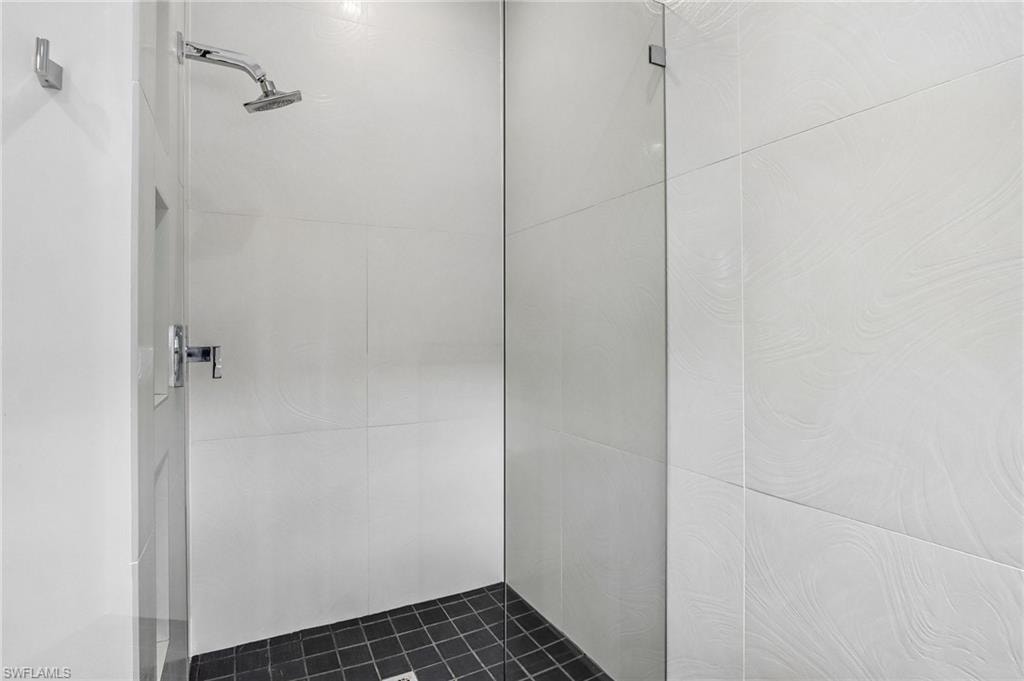 1410 Mariposa CIR 102 photo 22