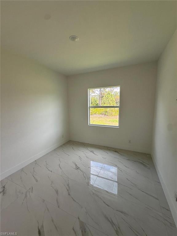 1089 Eisenhower BLVD photo 16