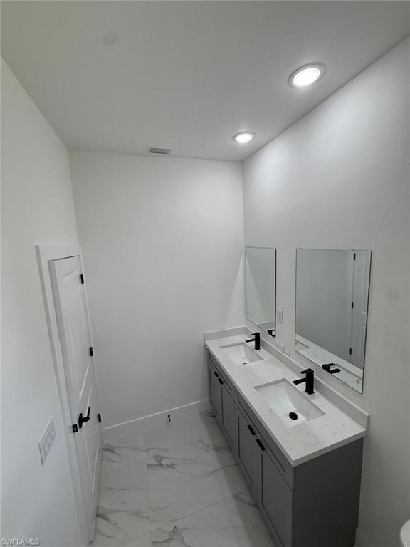 1089 Eisenhower BLVD photo 12