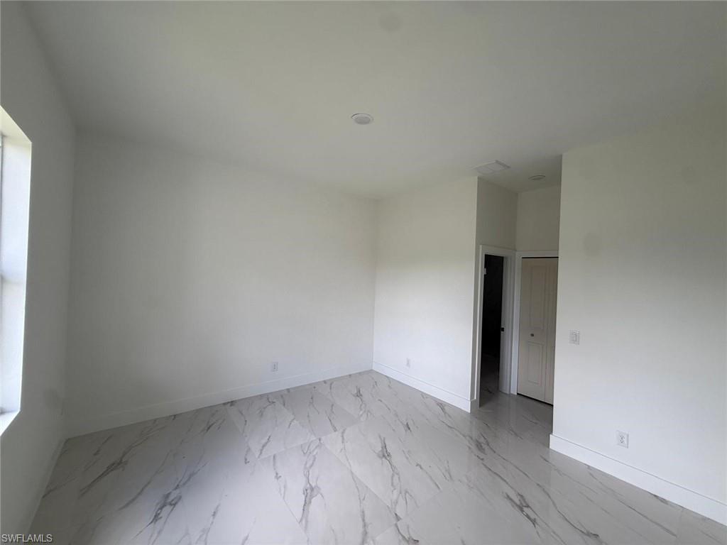 1089 Eisenhower BLVD photo 10