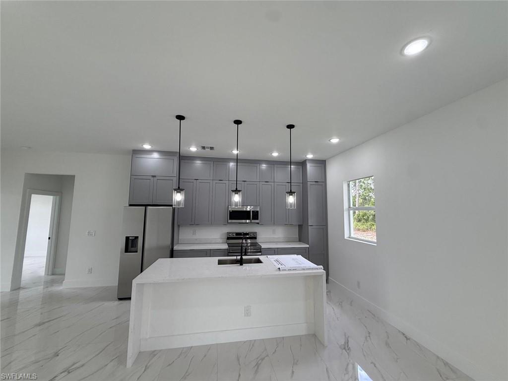 1089 Eisenhower BLVD photo 8