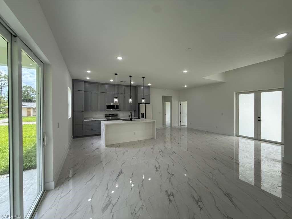 723 Epps Brown ST E photo 11