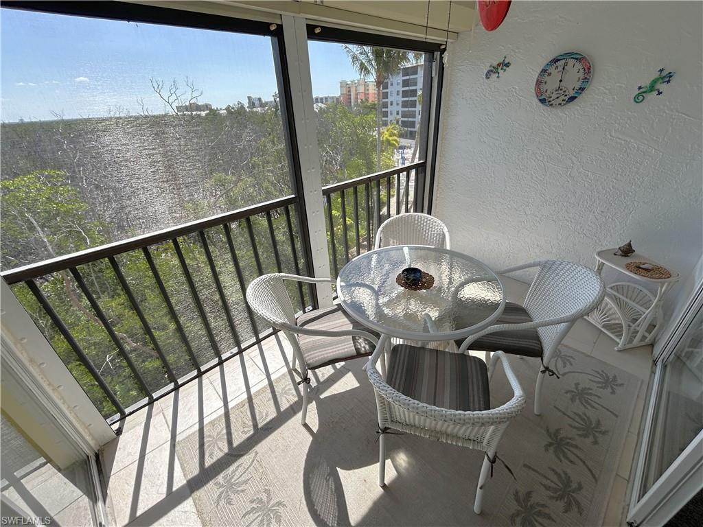Screened lanai overlooking the preserve